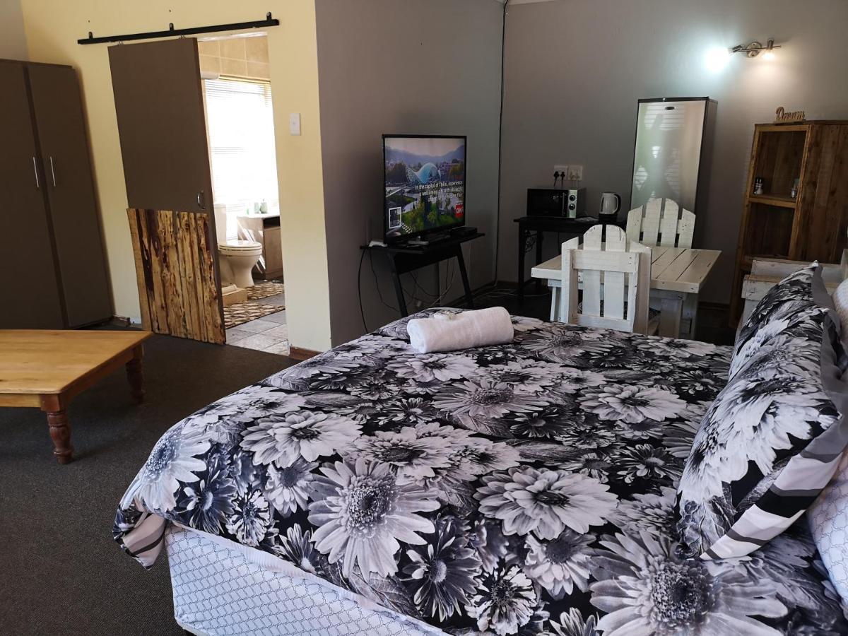 Country Route Hotel Lichtenburg Екстериор снимка